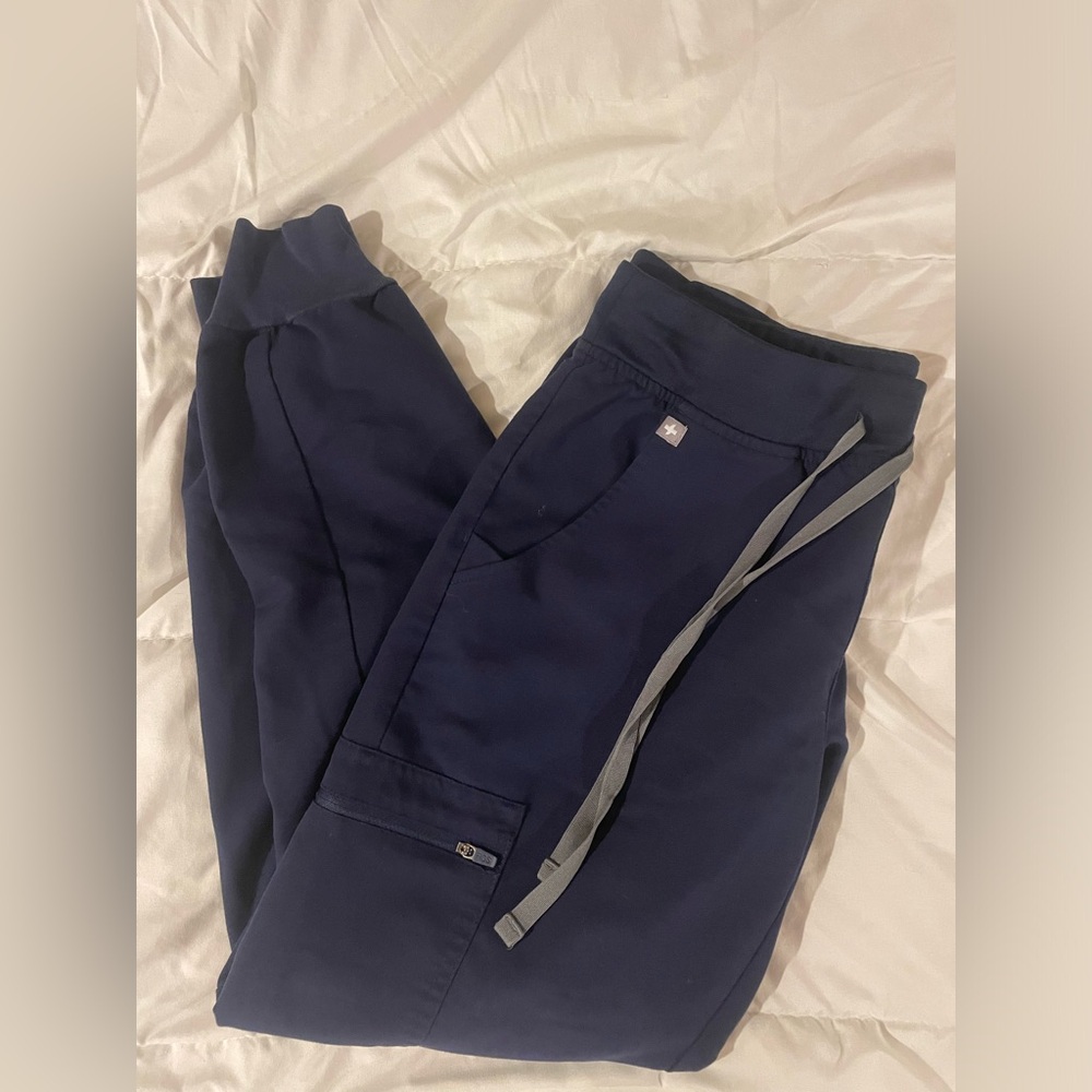 FIGS Zamora scrub joggers